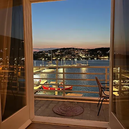 Apartment Isalos Andros Batsi